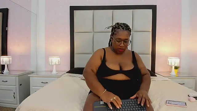 Snapshot of TreisyVixen chatting on July 8, 2:49 am TreisyVixen online show from July 8, 2:49 am