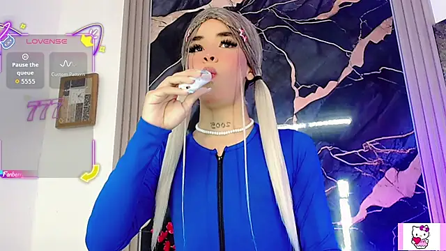 Snapshot of moon_sweet- chatting on July 24, 3:37 am moon sweet- online show from July 24, 3:37 am