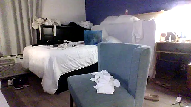 Snapshot of Dicksee_Left chatting on April 26, 4:32 am Dicksee Left online show from April 26, 4:32 am