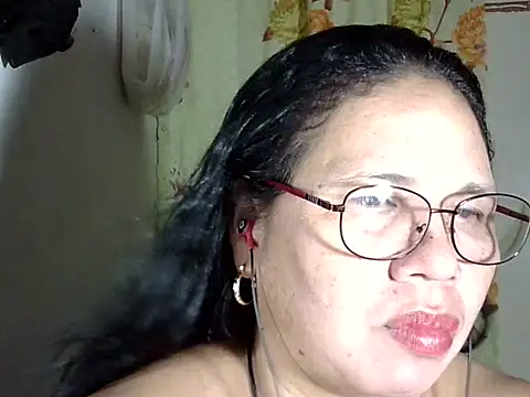 Snapshot of HottyCurlyPeanut chatting on May 4, 4:25 pm HottyCurlyPeanut online show from May 4, 4:25 pm