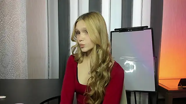 AdelineCrash online show from April 16, 8:48 am