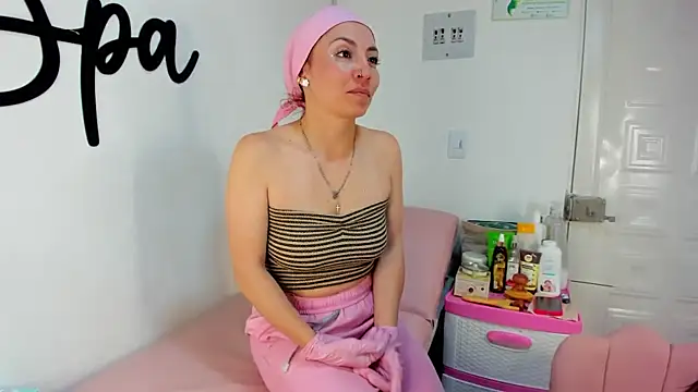 Snapshot of Sara_fun chatting on December 31, 7:31 am Sara fun online show from December 31, 7:31 am