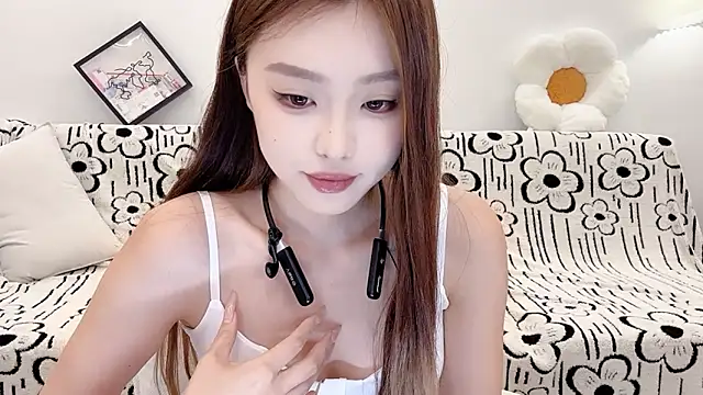 IAIA iris online show from April 18, 7:58 pm