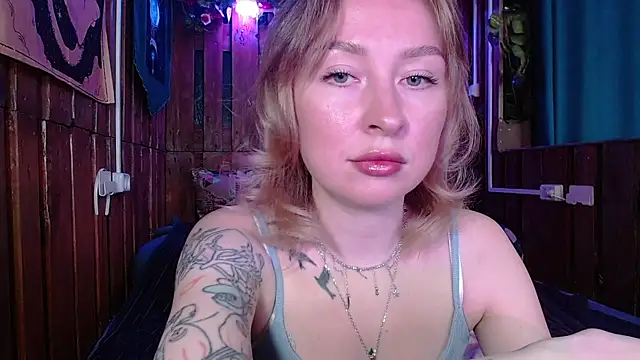 Snapshot of Mimi-Deep chatting on June 11, 8:23 am Mimi-Deep online show from June 11, 8:23 am