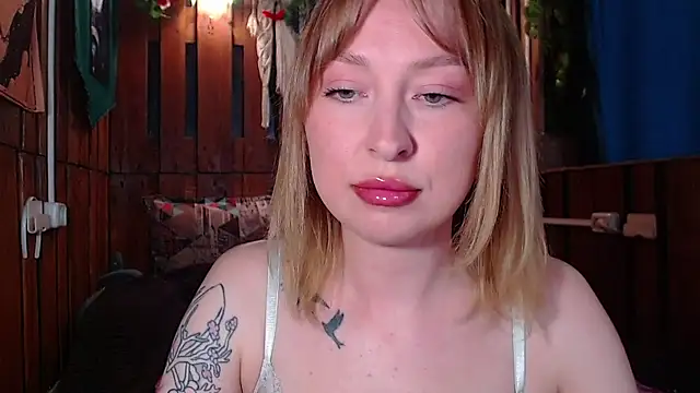 Snapshot of Mimi-Deep chatting on June 19, 7:34 am Mimi-Deep online show from June 19, 7:34 am