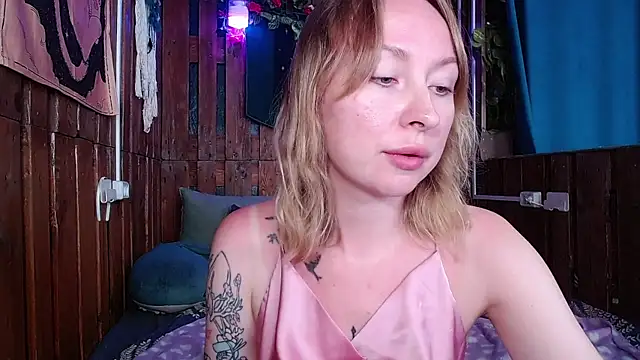 Snapshot of Mimi-Deep chatting on July 8, 7:46 am Mimi-Deep online show from July 8, 7:46 am