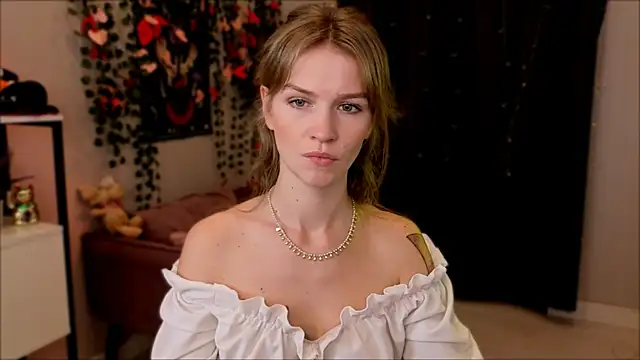 crystalkris  online show from April 23, 5:41 am