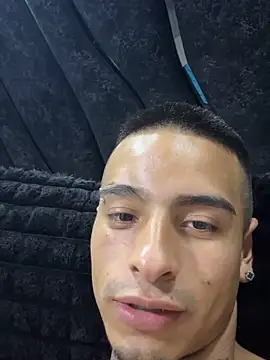 Snapshot of willclayy chatting on April 26, 11:24 pm willclayy online show from April 26, 11:24 pm