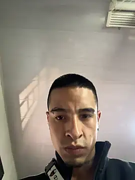 Snapshot of willclayy chatting on May 14, 12:12 pm willclayy online show from May 14, 12:12 pm