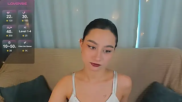 Snapshot of AndreaJohnsons chatting on May 10, 6:51 am AndreaJohnsons online show from May 10, 6:51 am
