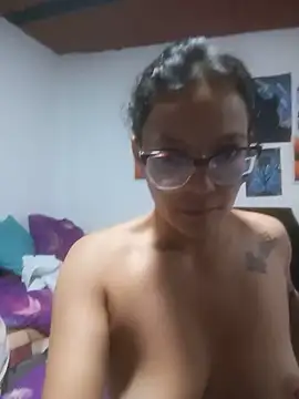 Snapshot of LunaArias chatting on June 21, 4:42 pm LunaArias online show from June 21, 4:42 pm
