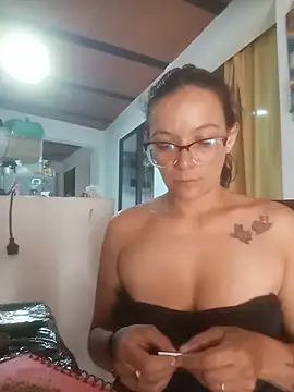 Snapshot of LunaArias chatting on July 3, 3:29 pm LunaArias online show from July 3, 3:29 pm