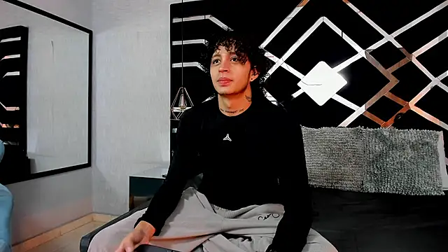Snapshot of JayTaylorr chatting on May 12, 11:40 am JayTaylorr online show from May 12, 11:40 am