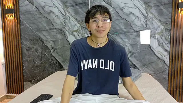 NoahWalker   online show from May 4, 11:06 am