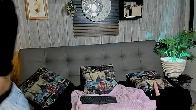 Luna  Cortez online show from May 5, 1:52 pm