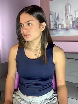 AuroraMoore Pink online show from April 22, 11:45 am