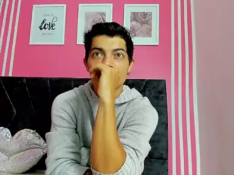 Snapshot of taylor_Stele chatting on April 17, 1:36 pm taylor Stele online show from April 17, 1:36 pm