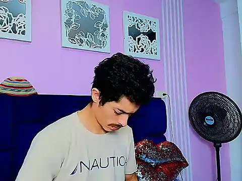 Snapshot of taylor_Stele chatting on April 28, 4:01 pm taylor Stele online show from April 28, 4:01 pm