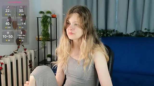 Snapshot of Glitch_Doll chatting on May 1, 5:45 am Glitch Doll online show from May 1, 5:45 am