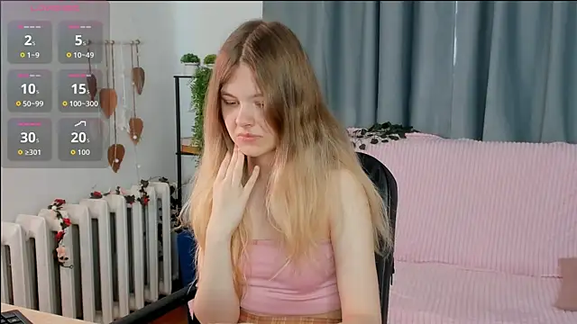 Snapshot of Glitch_Doll chatting on May 27, 5:26 am Glitch Doll online show from May 27, 5:26 am