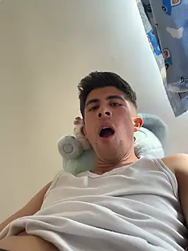 Luis-avatar online show from April 15, 7:10 pm