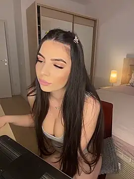 Snapshot of CandyElla_ chatting on May 6, 1:27 pm CandyElla online show from May 6, 1:27 pm