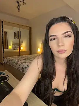 Snapshot of CandyElla_ chatting on June 7, 6:22 pm CandyElla online show from June 7, 6:22 pm
