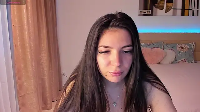 Snapshot of CandyElla_ chatting on August 1, 3:11 pm CandyElla online show from August 1, 3:11 pm