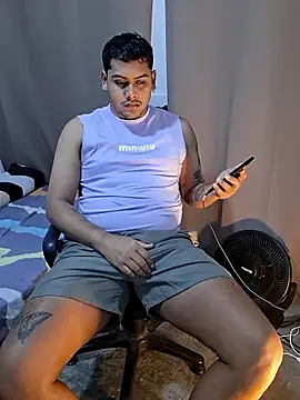 Snapshot of Saul_88 chatting on April 17, 11:52 pm Saul 88 online show from April 17, 11:52 pm
