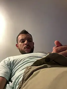 Snapshot of Simon_Brown chatting on May 17, 3:48 am Simon Brown online show from May 17, 3:48 am