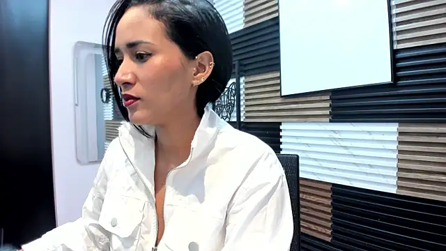 Snapshot of Scarleth-Foxx chatting on June 19, 8:12 pm Scarleth-Foxx online show from June 19, 8:12 pm