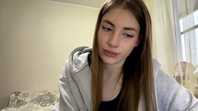 simmisweet online show from April 26, 5:10 pm