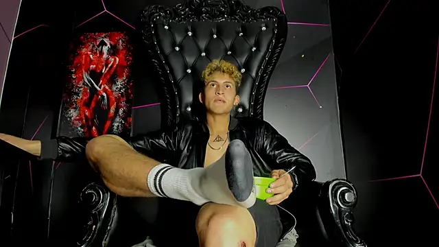 Snapshot of Axel_Romanov chatting on June 28, 2:50 am Axel Romanov online show from June 28, 2:50 am
