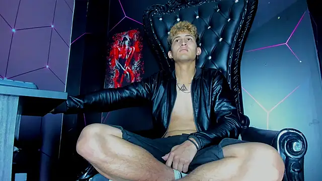 Snapshot of Axel_Romanov chatting on June 29, 4:40 pm Axel Romanov online show from June 29, 4:40 pm