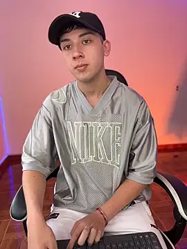 OLIVER K online show from April 27, 7:12 pm