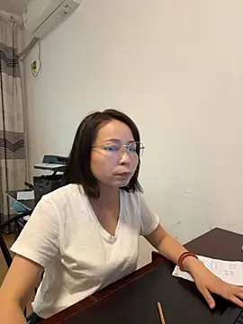 Snapshot of lisha521 chatting on June 17, 2:03 am lisha521 online show from June 17, 2:03 am