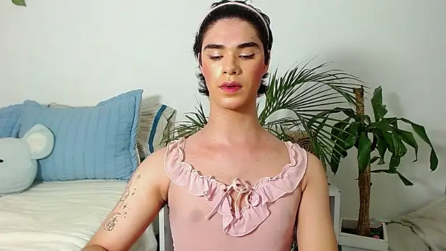 Snapshot of Rosseta_cute1 chatting on May 15, 1:56 am Rosseta cute1 online show from May 15, 1:56 am
