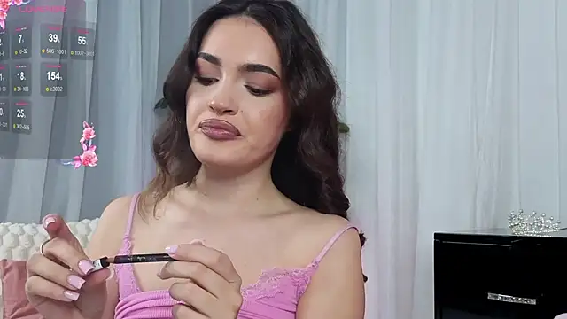 Snapshot of SweetAuraa chatting on June 17, 1:34 pm SweetAuraa online show from June 17, 1:34 pm