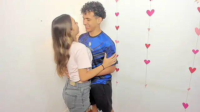 skinygirlcouple online show from April 17, 2:09 pm