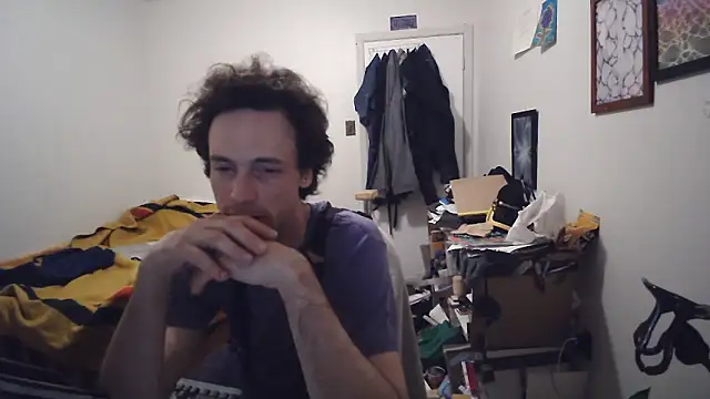 Snapshot of JohnnyMoves chatting on May 19, 4:08 am JohnnyMoves online show from May 19, 4:08 am