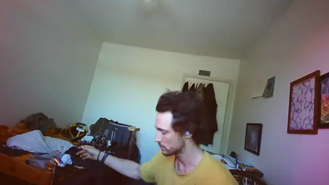 Snapshot of JohnnyMoves chatting on June 3, 8:47 pm JohnnyMoves online show from June 3, 8:47 pm