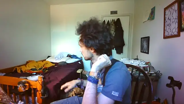 Snapshot of JohnnyMoves chatting on June 6, 3:50 pm JohnnyMoves online show from June 6, 3:50 pm