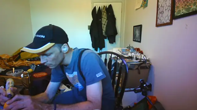 Snapshot of JohnnyMoves chatting on June 13, 10:40 pm JohnnyMoves online show from June 13, 10:40 pm