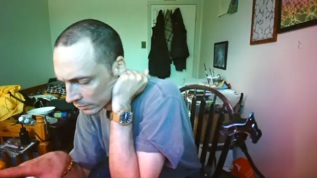 Snapshot of JohnnyMoves chatting on June 15, 7:16 pm JohnnyMoves online show from June 15, 7:16 pm