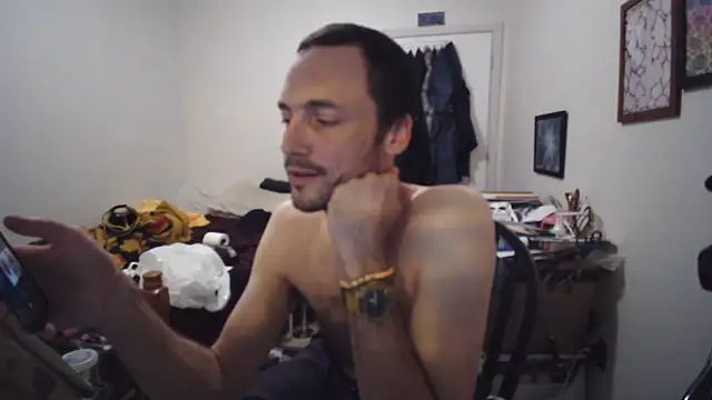 Snapshot of JohnnyMoves chatting on July 23, 5:16 am JohnnyMoves online show from July 23, 5:16 am
