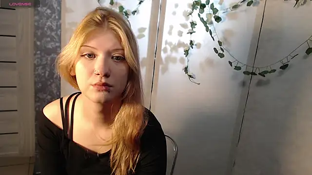 Lina Wi online show from April 25, 8:06 pm