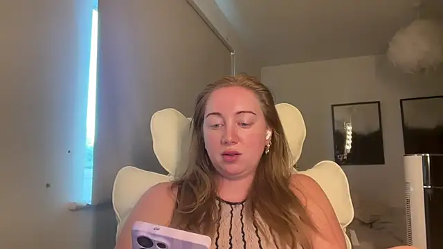 Snapshot of arielsweetieee chatting on May 22, 5:18 pm arielsweetieee online show from May 22, 5:18 pm