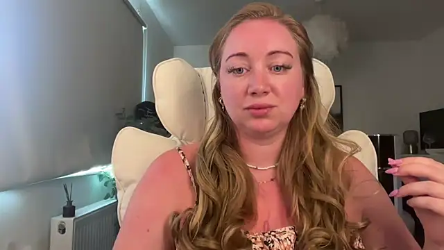 Snapshot of arielsweetieee chatting on May 26, 7:59 am arielsweetieee online show from May 26, 7:59 am