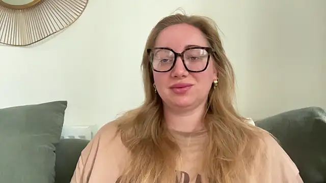 Snapshot of arielsweetieee chatting on June 11, 6:22 am arielsweetieee online show from June 11, 6:22 am