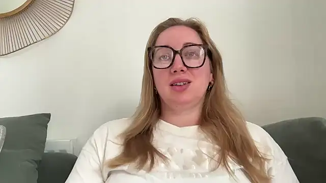 Snapshot of arielsweetieee chatting on June 12, 8:02 am arielsweetieee online show from June 12, 8:02 am